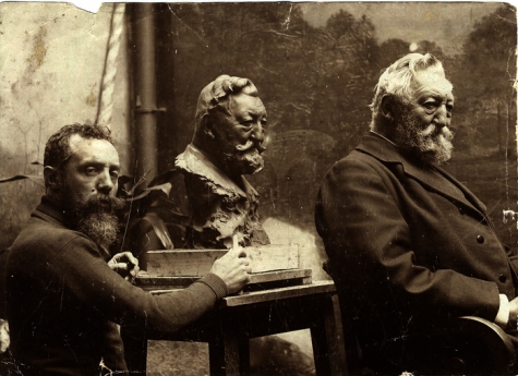 Jules Lagae boetseert Ferdinand Callebert, 1907
