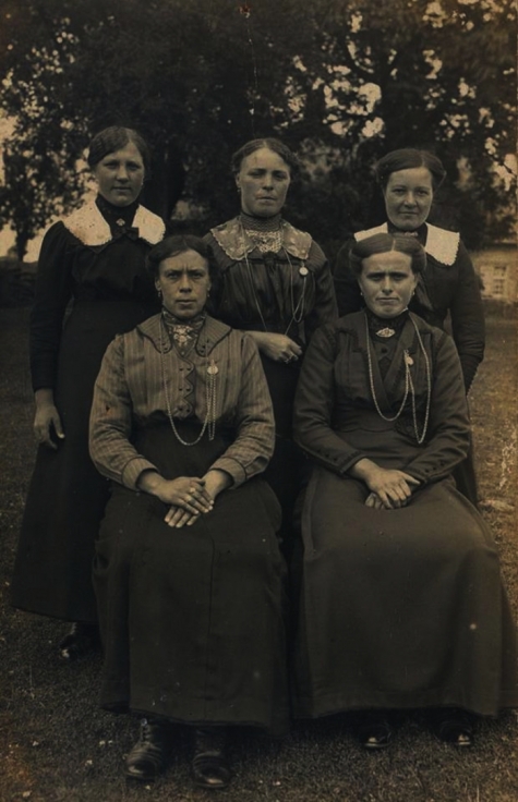 Dames uit Beveren, 1920