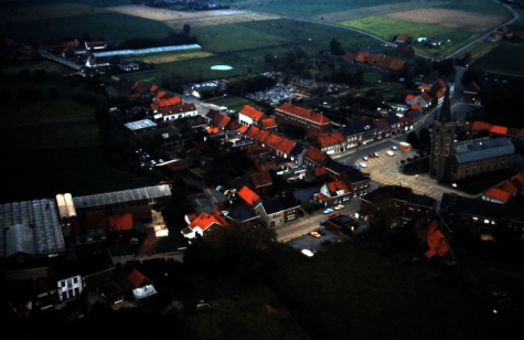 Luchtfoto dorpskern, Gits