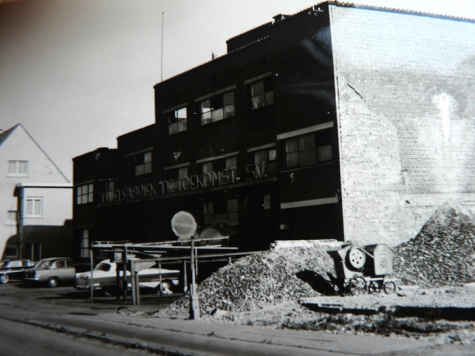 Melkerij De Toekomst, na afbraak woning Karel Matton, Moorsleden, 1960