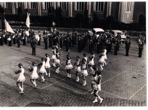 Muziek en Majorettes treden samen op, Gits