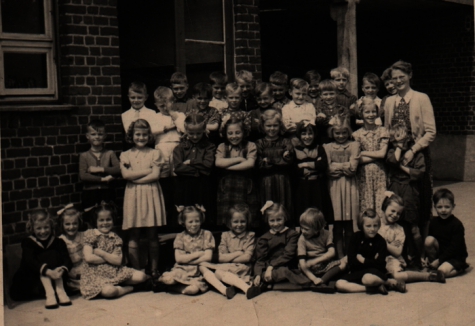 Klasfoto Onledemolen, circa 1944