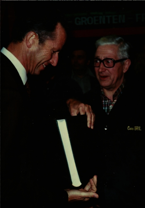 Koning Boudewijn brengt bedrijfsbezoek aan carosserie Desot, Gits, 1990