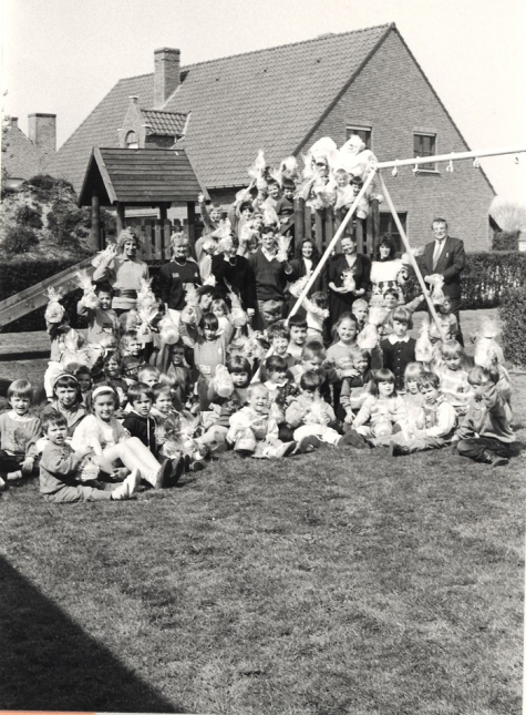Paashaas bezocht Basisschool "De Valke", Lichtervelde , 6 april 1990
