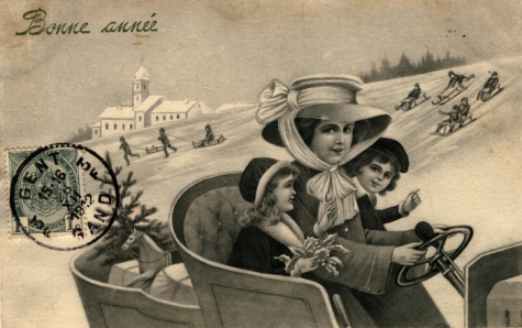 Beeldzijde nieuwjaarskaart, dame met kinderen in auto, 1912
