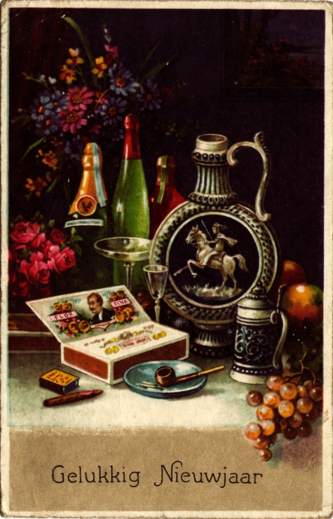 Beeldzijde nieuwjaarskaart, stilleven rookartikelen, alcohol, fruit, bloemen, 1937