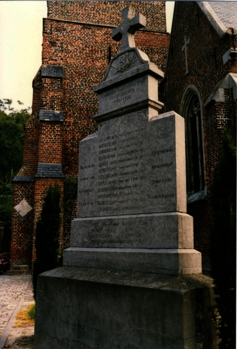 Monument voor de gesneuvelde soldaat in Oekene