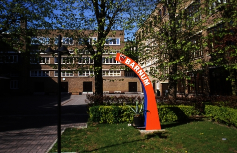 Gedenkzuil Barnumschool, 1997