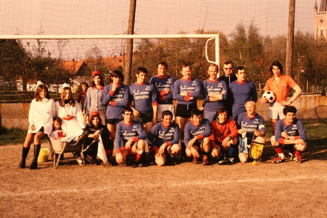 Verpleegpost tijdens voetbalmatch, Gits, mei 1975