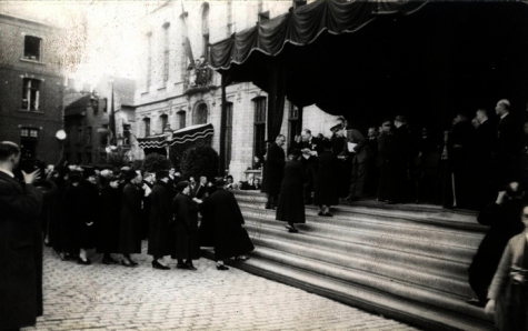 Huldiging Roeselaarse moeders door koning Leopold III, 1937