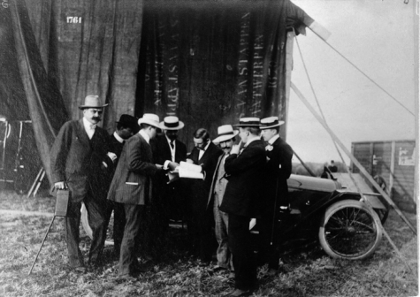 Vliegmeeting, nog even bespreken, 1911