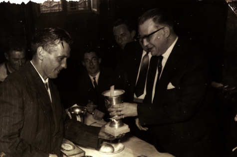 Trofee door Willy De Nolf aan K.S.W.B., 1959