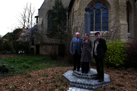 Onthulling schandpaal Beveren, 2008