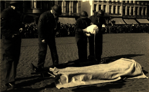 Oefening Passieve Luchtbescherming, verzorgen gewonde, 1938