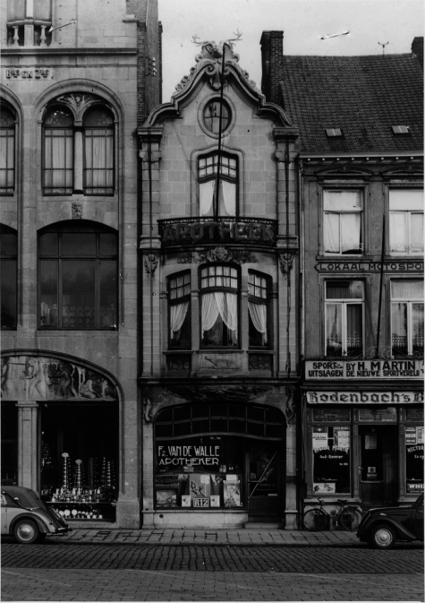 Gevel apotheek Vandewalle, 1951