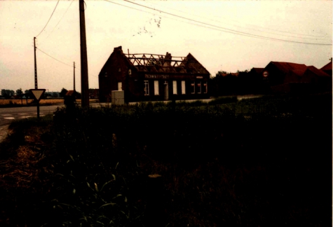 Afbraak herberg-kruidenier "' 't Stoomtuig", Gits
