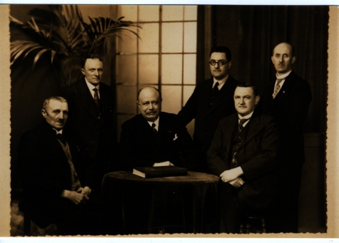 Groepsfoto van het schepencollege van Roeselare, 1938
