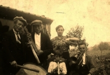Groepsfoto Beveren-Roesealre, jaren '30 Groepsfoto Beveren-Roesealre, jaren '30