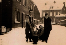 Sneeuwpret in het Kattestretje familie Moeyaert, Gits