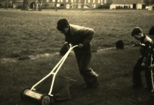 Leon Lievens rijdt gras af, Gits