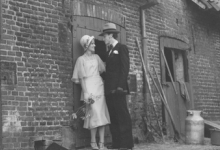 Huwelijksfoto Carlos Lapeire en Sonia Vandoorne, Izegem, 13 augustus 1976 Huwelijksfoto Carlos Lapeire en Sonia Vandoorne, Izegem, 13 augustus 1976