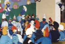 De sint bezoekt de kleutertjes tijdens Smurfenfeest, Lichtervelde , 2 december 1988 De sint bezoekt de kleutertjes tijdens Smurfenfeest, Lichtervelde , 2 december 1988