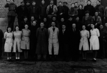 Personeel melkerij W. Hennion en N. Van Speybroeck, Moorslede, 1942 Personeel melkerij W. Hennion en N. Van Speybroeck, Moorslede, 1942