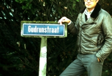Foto met straatbord van de Gudrunstraat