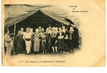 Postkaart met de komieken van het Barnum en Bailey circus Postkaart met de komieken van het Barnum en Bailey circus