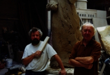 Isidoor Goddeeris en Geert Vanallemeersch bij standbeeld, 1999