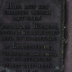Grafmonument van dokter Conrard Roelens te Lichtervelde 