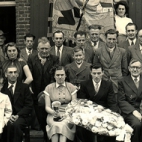 Huldiging mémé Brouckaert bij café Sint-Elooi, Beveren-Roeselare